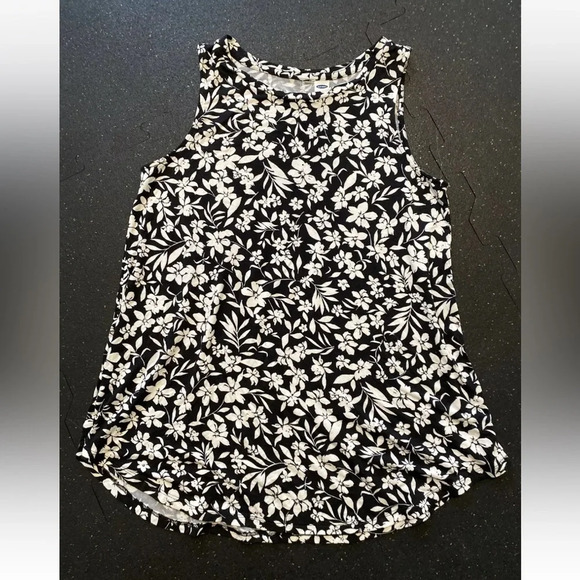 Old Navy Tank Women's Small Black White Floral Sleeveless Crew Neck Blouse Shirt - Picture 3 of 6